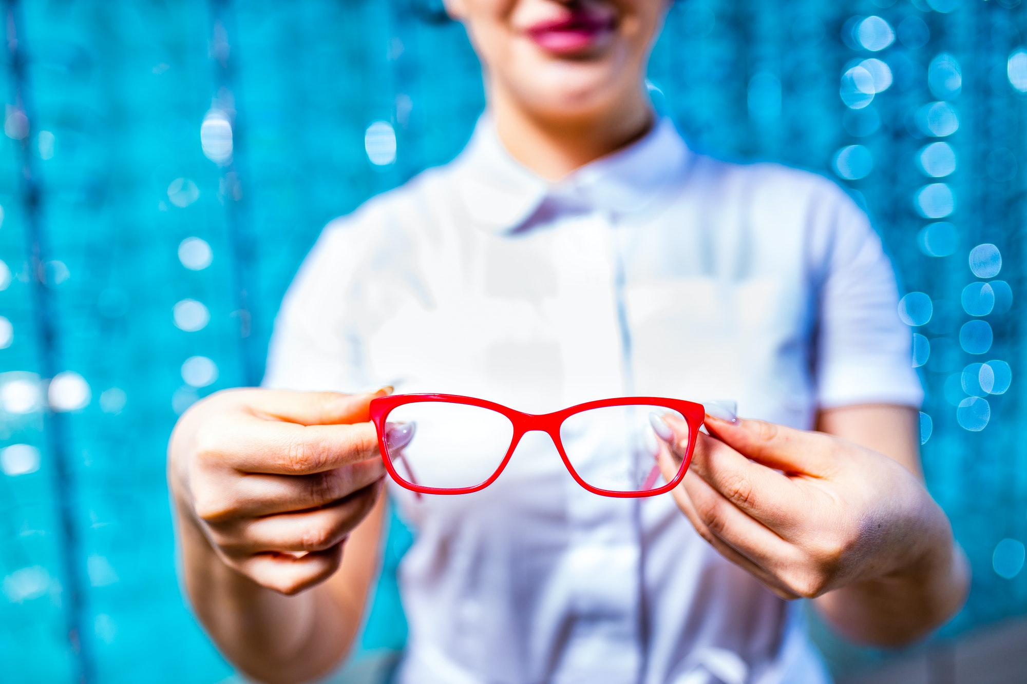 Buying Glasses Online Vs. Your Local Optical Shop Which One Is Better